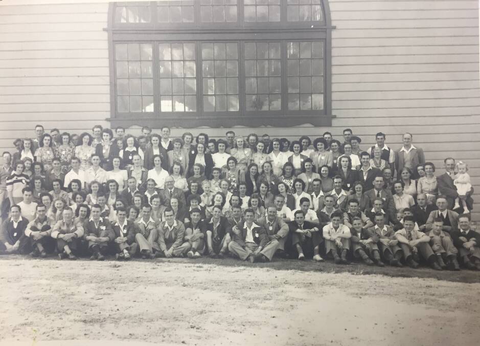 LITHGOW HISTORY: Staff of the Lithgow Woollen Mills 1947. 
