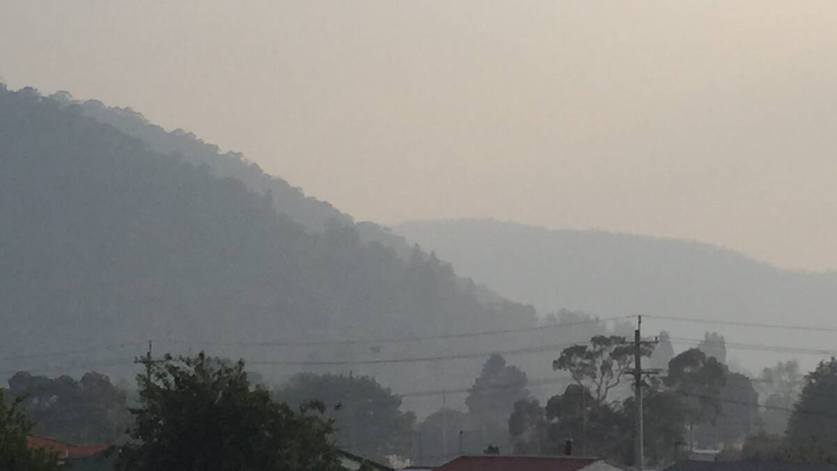 The smoke at Lithgow this morning. Picture: KIRSTY HORTON. 