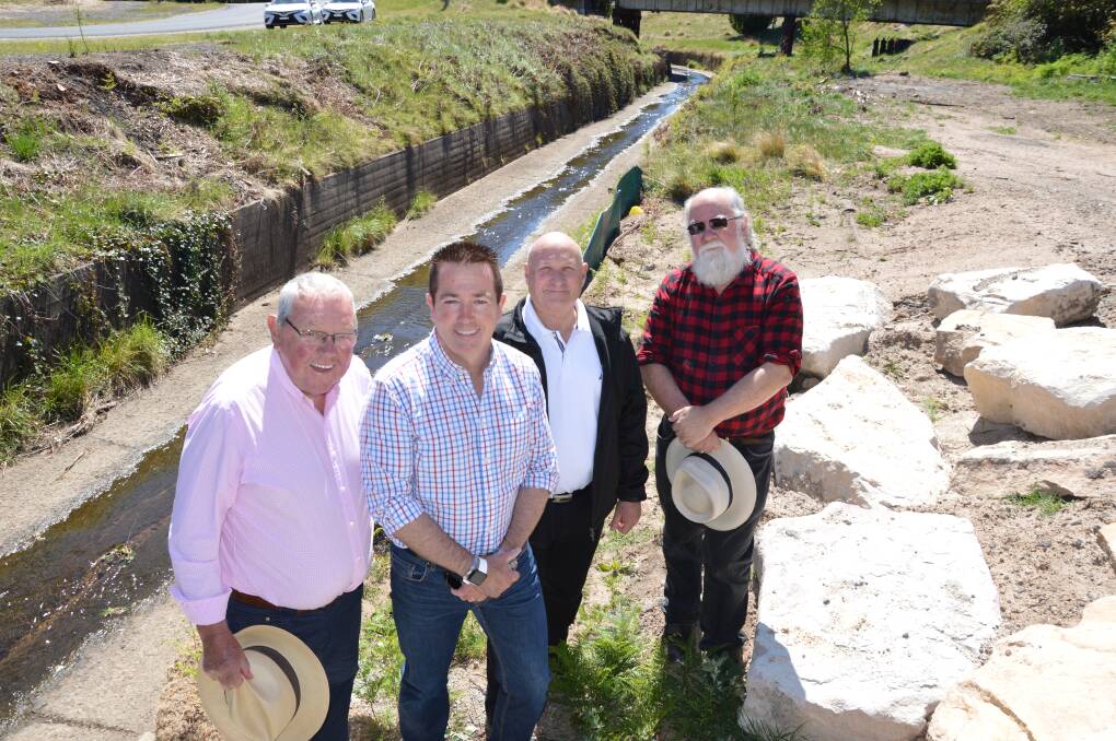FLOOD MONEY: Lithgow City Council Mayor, Cr Ray Thompson, left, Bathurst
MP Paul Toole, Lithgow City Council general manager Graeme Faulkner and Cr
Steve Ring. Picture: SUPPLIED. 