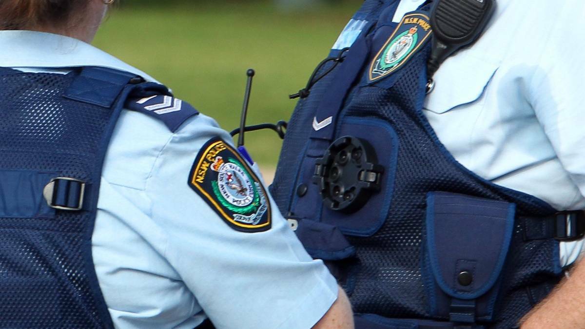 Lithgow police hunt driver involved in Sunday morning chase