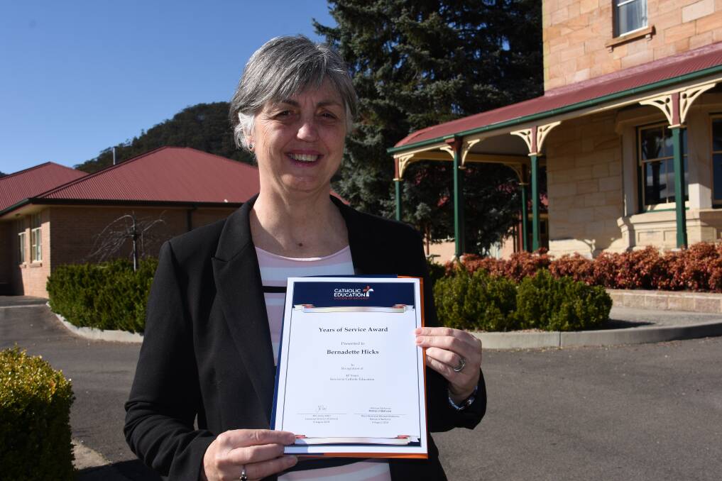 Bernadette Hicks with her certificate recognising 40 years of teaching with the Bathurst Diocese. 