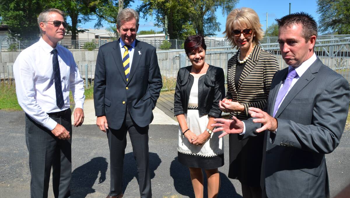 Then-treasurer Mike Baird, former Premier Barry O'Farrell, Environment Minister Robyn Parker, Mayor Maree Statham and Member for Bathurst Paul Toole. 