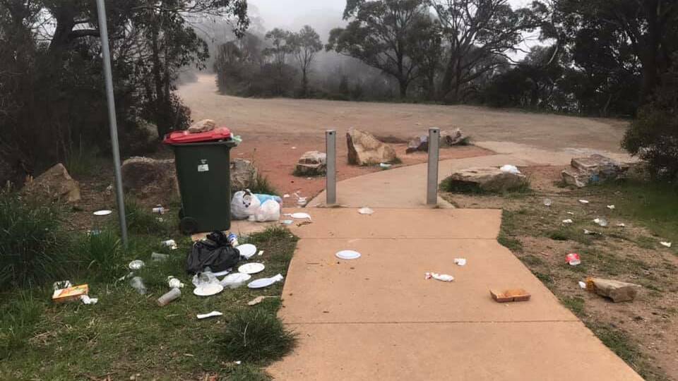 A photo taken by Linda showing the rubbish strewn about at the lookout.