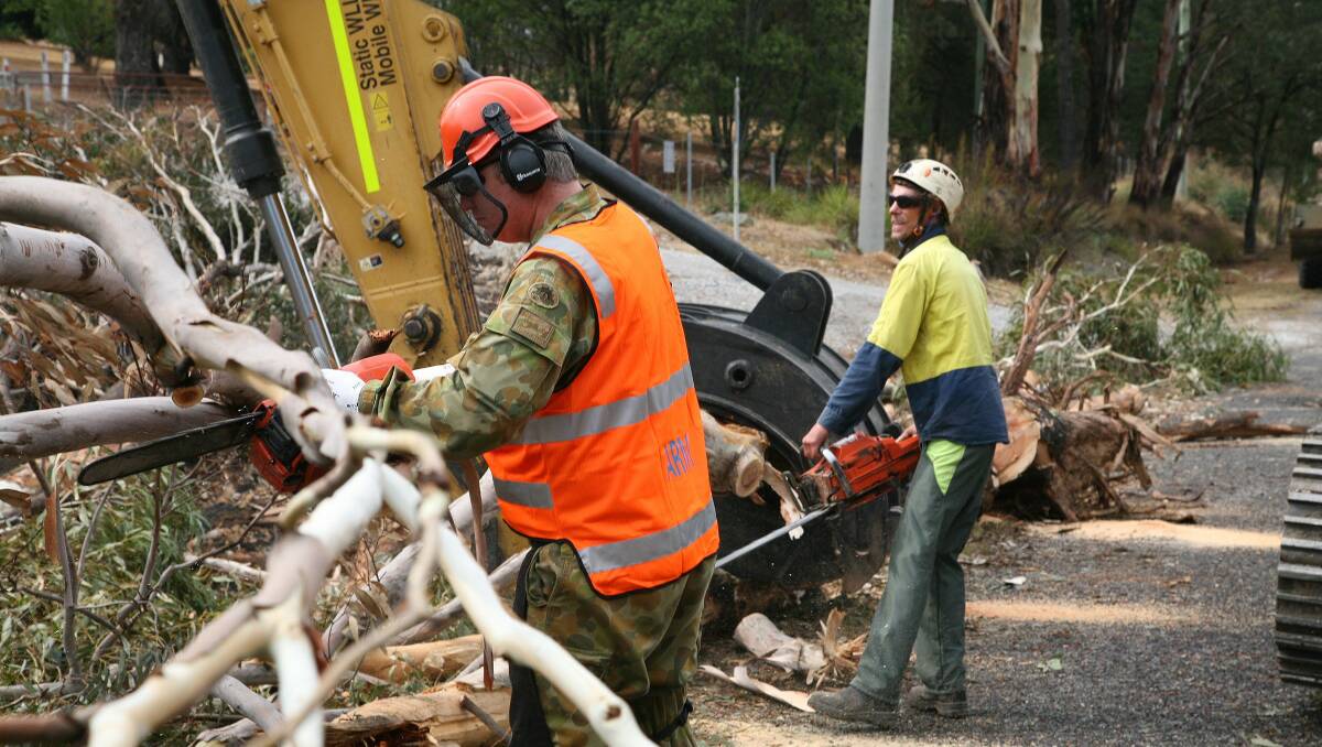 CLEANUP: Army reserves assist in the cleanup after the bushfires. Photo: Major Cameron Jamieson. Commonwealth of Australia, Department of Defence