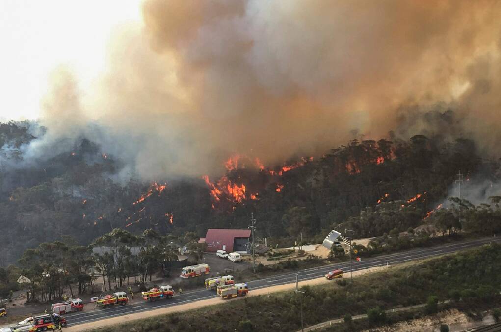 The Grose Valley fire in the Blue Mountains area of Lithgow and Blackheath. Photo: Australian Defence Force, Commonwealth of Australia