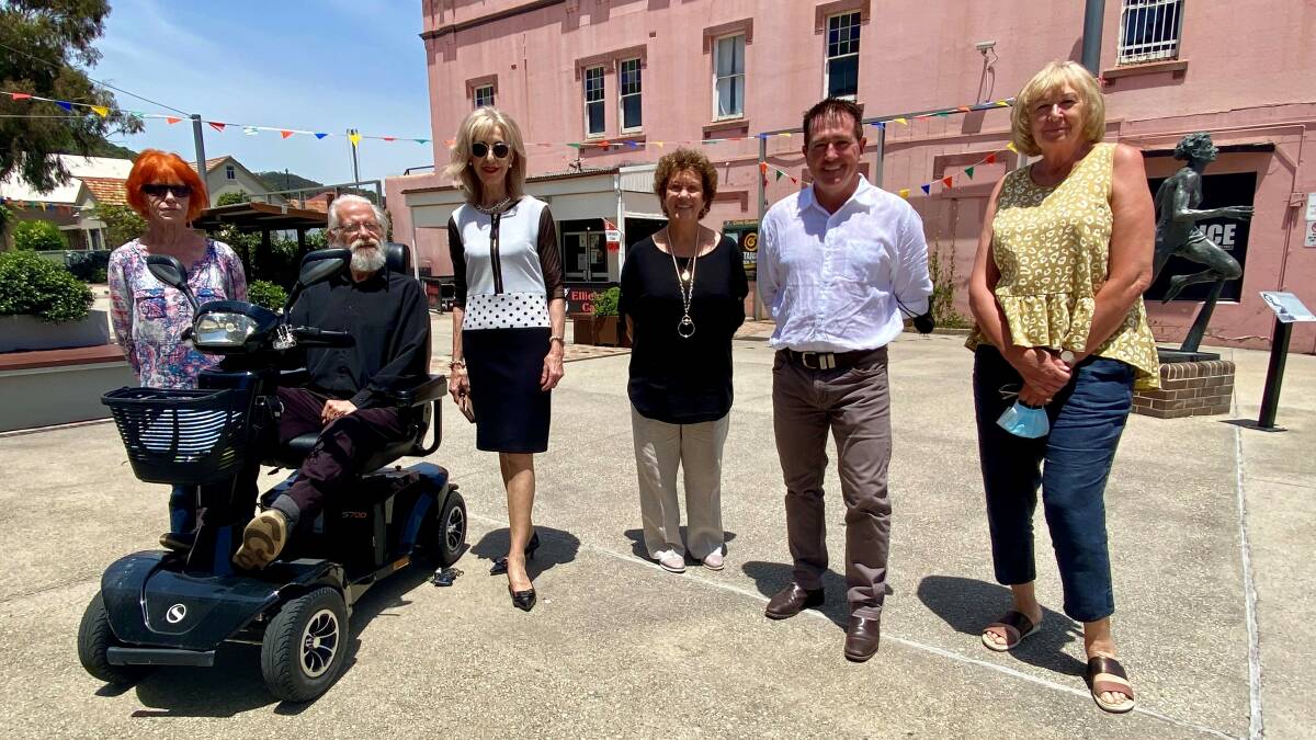 Member for Bathurst Paul Toole, second right, in Lithgows Main Street with, from left: Jill Monk, Jeremy Frame, Mayor Maree Statham, Chris Carter and Jane Fenton announcing $1.5 million Resources for Regions funding for upgrades to beautify the Main Street. Photo: Submitted