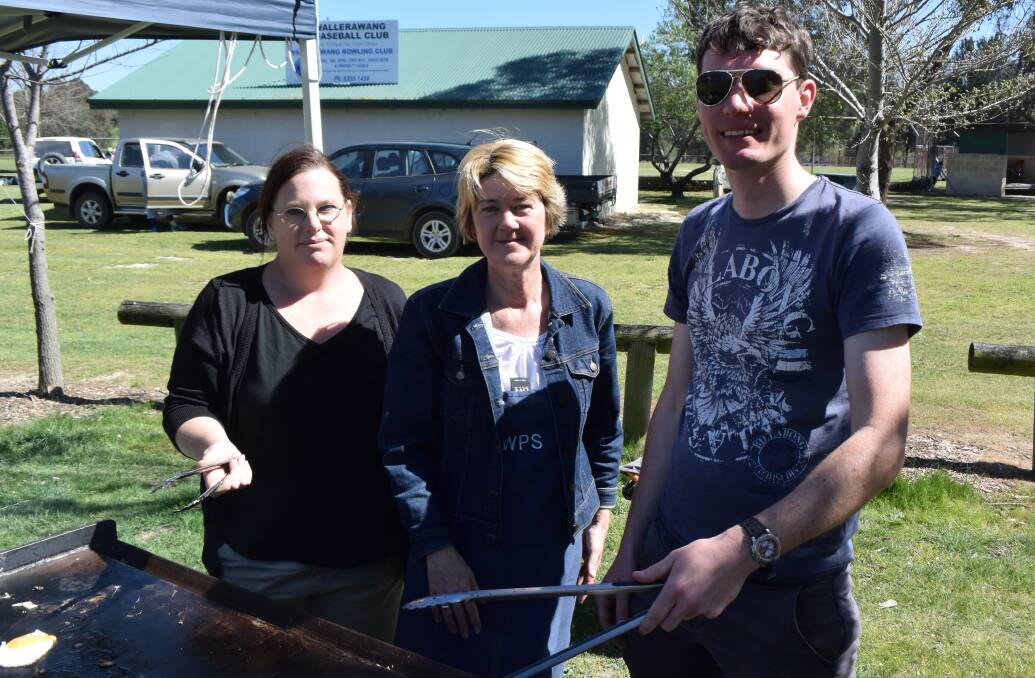 ON THE BARBIE: Glenda Schroder, Leigh Fitzpatrick and Chris Campling. lm101716fish3
