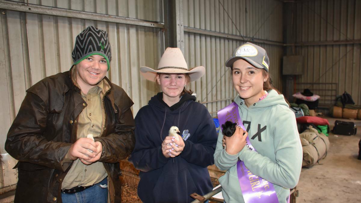SHOWS GIVEN GREEN LIGHT: Dion, Claire and Stephanie at Lithgow Show in 2019. Photo: ALANNA TOMAZIN.
