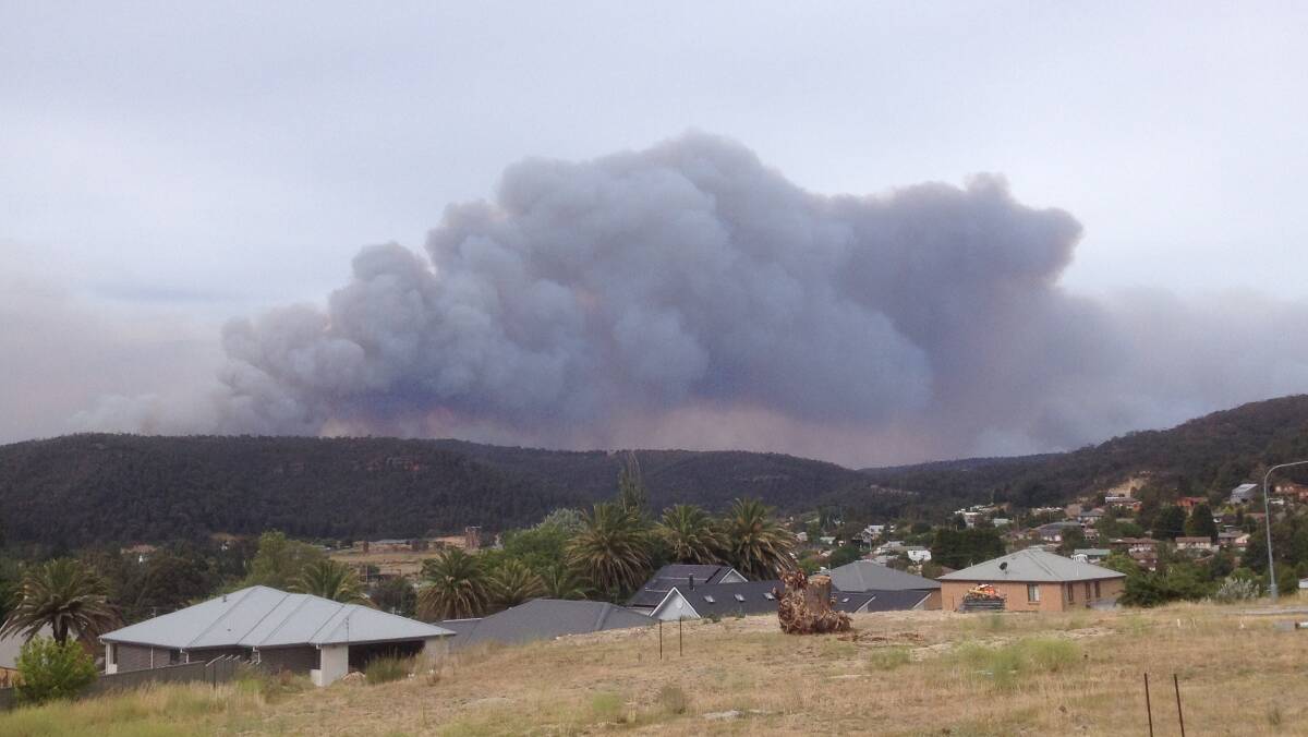 BLAZE: A large smoke cloud forms from the Gospers Mountain fire. Picture: LEN ASHWORTH.