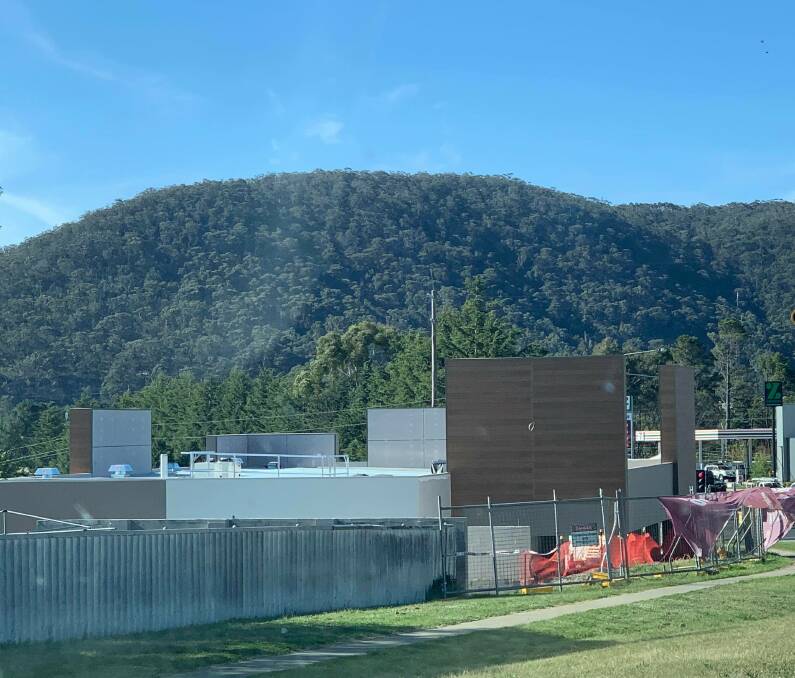 TAKING SHAPE: The Lithgow Hungry Jack's outlet is programmed to open in late October. Picture: ALANNA TOMAZIN.