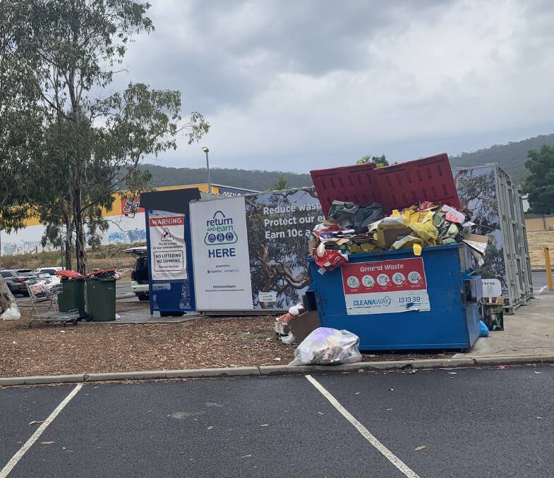 Bins located near the Lithgow Return Vending Machine (RVM) at Coles, Lithgow Valley Plaza.
Photo: Alanna Tomazin
