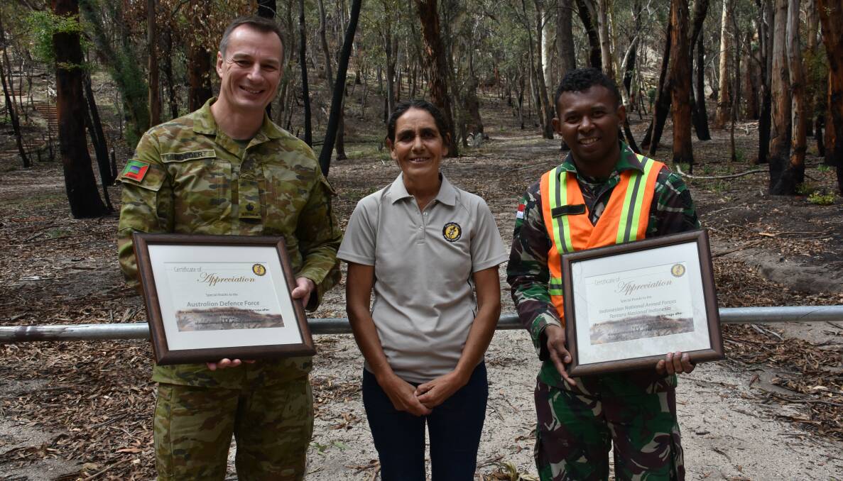 APPRECIATION: ADF Major Simon Roeder, Mingaan Wiradjuri Aboriginal Corporation's Aunty Sharon Riley and IDF Sergeant Ferris Kamesrar. Picture: ALANNA TOMAZIN.