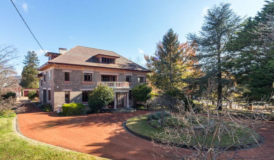 BRACEY MANSION: The auction bidding commenced at $900,000. Photo: SUPPLIED.
