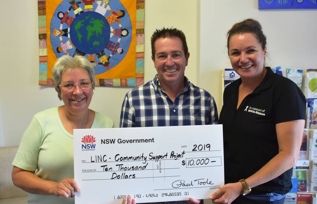 PROJECT FUNDS: LINC chairperson Julie Murnane, Bathurst MP Paul Toole and LINC general manager Sharon Holt. Picture: ALANNA TOMAZIN.