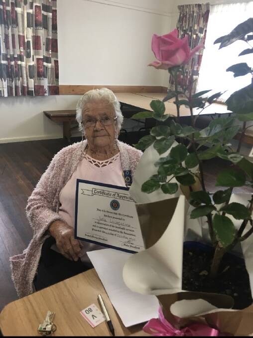 RECOGNISED: Julie Livingstone with her certificate. Picture: SUPPLIED.