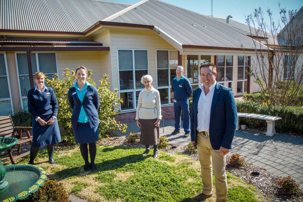 DAFFODIL COTTAGE: NUM Mooreen Macleay, oncology pharmacist Sarah Bowen, Daffodil Cottage Advisory Council chairperson Genevieve Croaker, hospital pharmacy manager Derek Kay and Member for Bathurst Paul Toole. Photo: SUPPLIED.