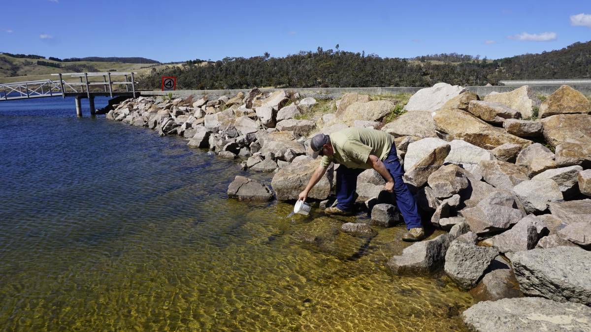 ALERT LIFTED: Lake Lyell is all clear just in time for the long weekend. Picture: FILE.