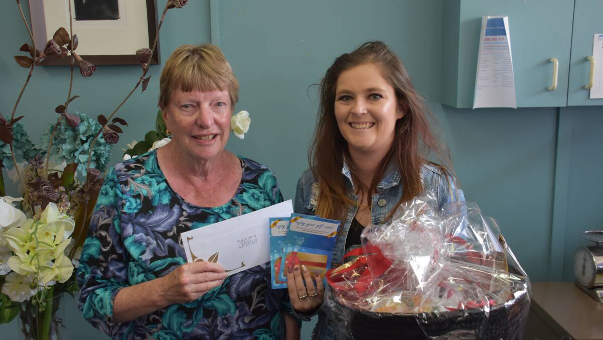 FESTIVE FRENZY: Winner Kerry Cowden with Lithgow Mercury's Angie Cambourn. Picture: ALANNA TOMAZIN.