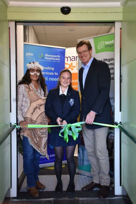 OFFICIAL OPENING: Aunty Sharon Riley, year 11 LHS student Haylie Atkins and Federal member for Calare Andrew Gee cut the ribbon and open headspace Lithgow. Picture: ALANNA TOMAZIN.
