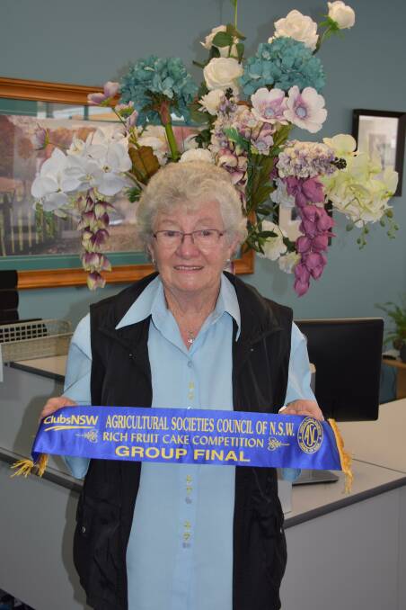 FRUIT CAKE ENTHUSIAST: Doreen Peters with her Zone 12 fruit cake competition champion ribbon. Picture: ALANNA TOMAZIN.