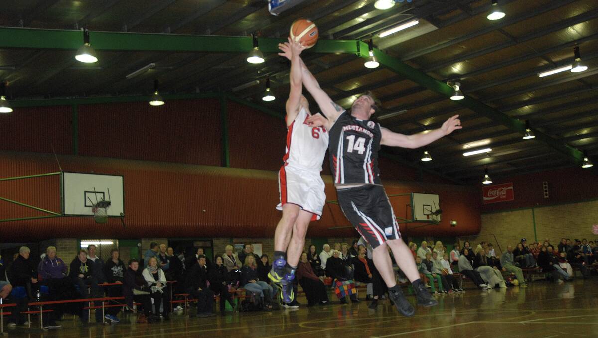 Michael Cox flys high for the Lithgow Lazers Photo: Jeff Geddes