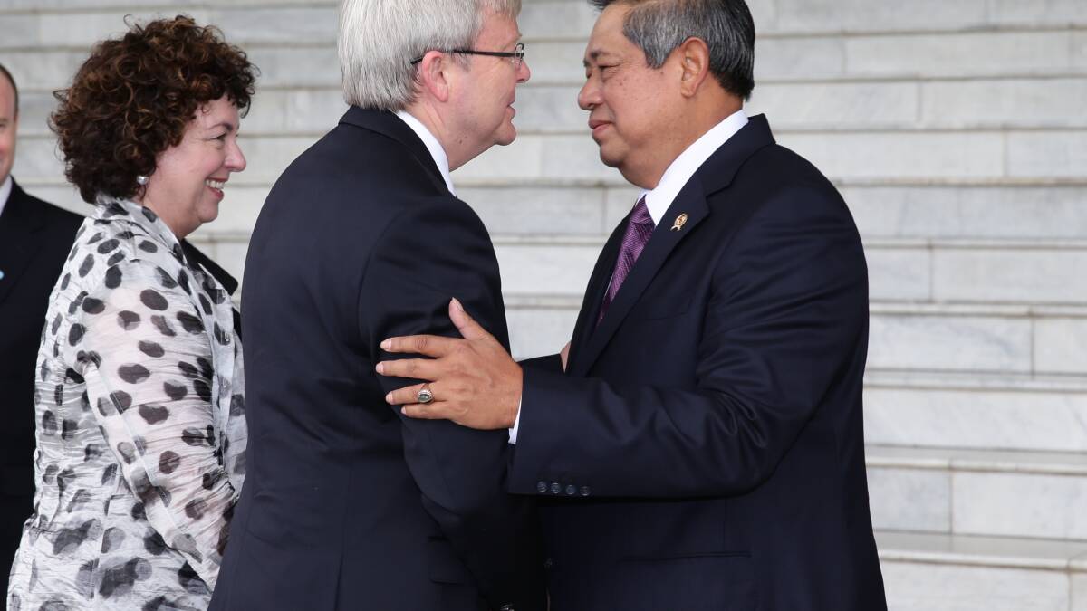 Prime Minister Kevin Rudd is greeted by Indonesian President Susilo Bambang Yudhoyono at Istana Bogor (Bogor Palace) in Indonesia, on Friday July 5. Photo: Alex Ellinghausen